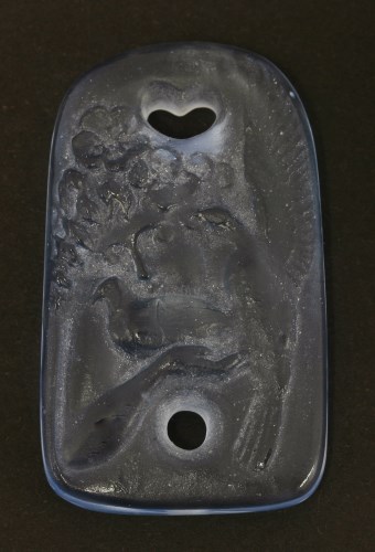 Lot 118 - A Lalique 'Colombes' glass pendant