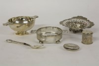 Lot 1050 - A silver quaich