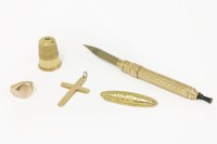 Lot 2 - A gold thimble (tested as approximately 15ct)