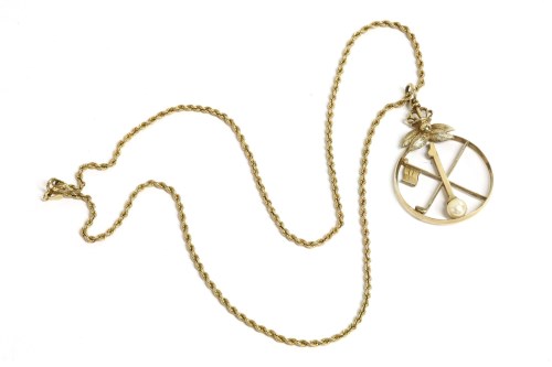 Lot 25 - A 9ct gold single cultured pearl golf medallion
