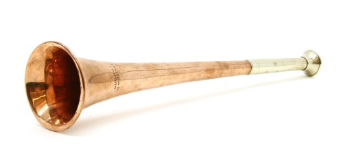 Lot 152 - A copper and brass hunting horn