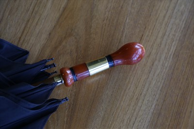 Lot 32 - AN UMBRELLA BELONGING TO VISCOUNTESS ASTOR MP