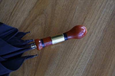 Lot 32 - AN UMBRELLA BELONGING TO VISCOUNTESS ASTOR MP
