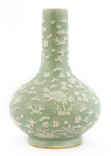 Lot 103 - A Chinese bottle vase