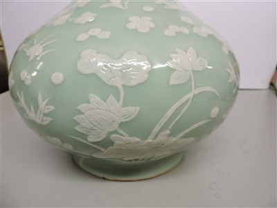 Lot 103 - A Chinese bottle vase