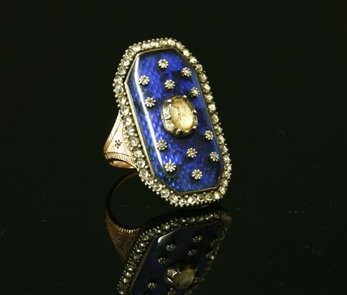 Lot 8 - A Georgian diamond and enamel plaque ring, c.1800