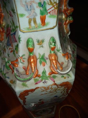 Lot 51 - A Chinese famille verte vase table lamp