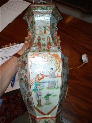 Lot 51 - A Chinese famille verte vase table lamp