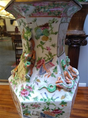 Lot 51 - A Chinese famille verte vase table lamp