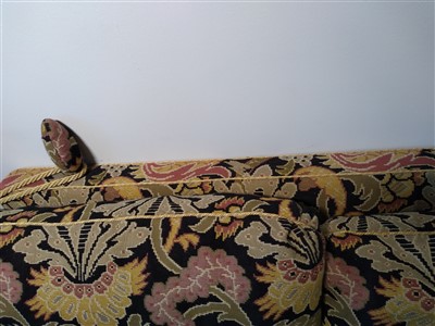 Lot 580 - A large Knole settee