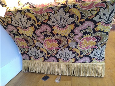 Lot 580 - A large Knole settee