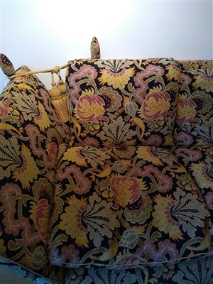 Lot 580 - A large Knole settee