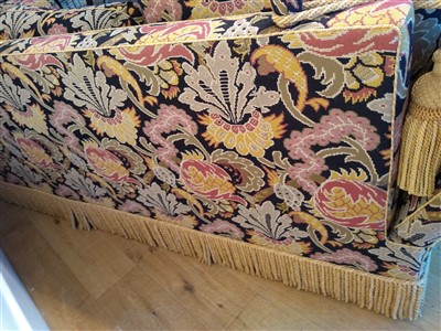 Lot 580 - A large Knole settee