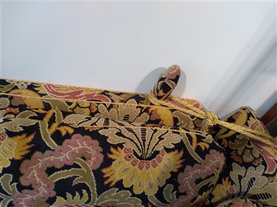 Lot 580 - A large Knole settee