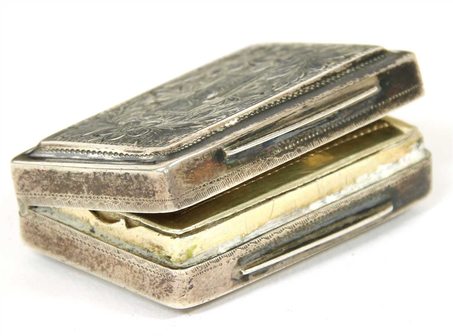 Lot 29 - A William IV silver vinaigrette