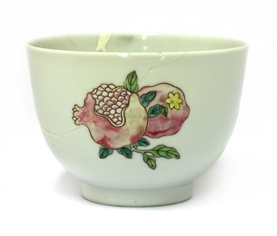 Lot 75 - A Chinese famille rose tea bowl