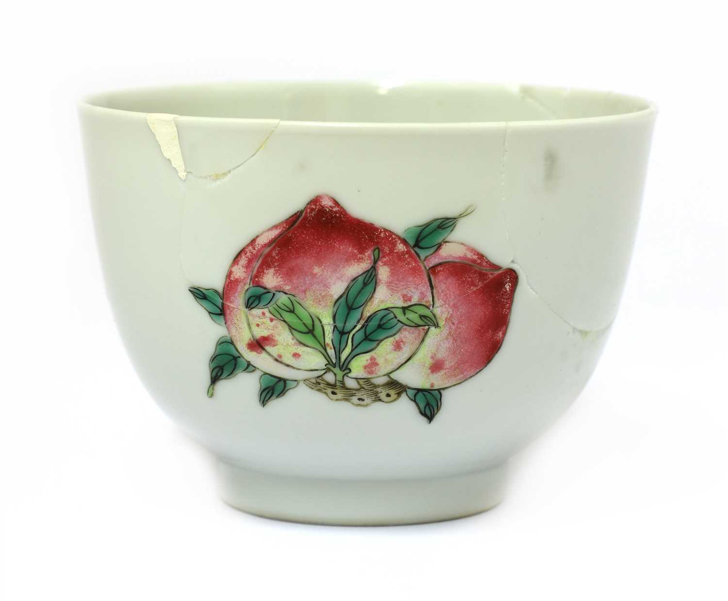 Lot 75 - A Chinese famille rose tea bowl