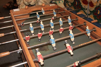 Lot 18 - FOOTBALL GAME TABLE