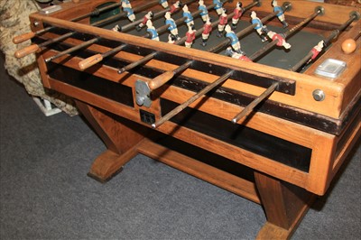 Lot 18 - FOOTBALL GAME TABLE