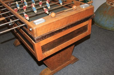 Lot 18 - FOOTBALL GAME TABLE