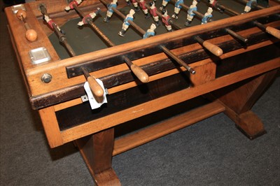 Lot 18 - FOOTBALL GAME TABLE