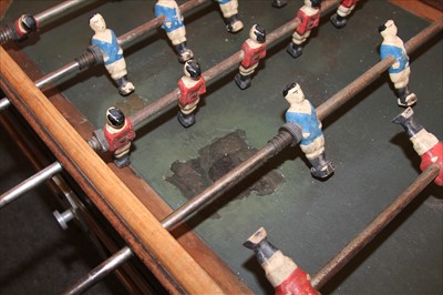 Lot 18 - FOOTBALL GAME TABLE