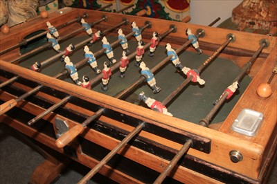 Lot 18 - FOOTBALL GAME TABLE
