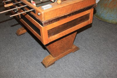 Lot 18 - FOOTBALL GAME TABLE