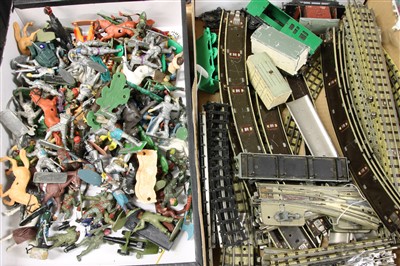 Lot 1165 - A Marklin tin plate German train set