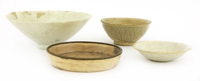 Lot 82 - A collection of Chinese ceramics