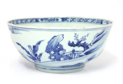 Lot 112 - A Chinese blue and white bowl