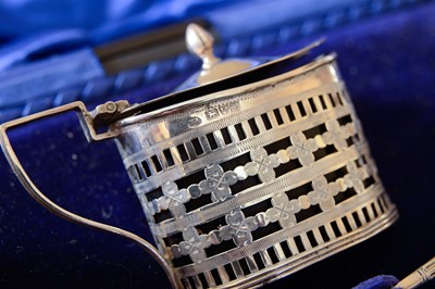 Lot 143 - A cased Edward VII silver cruet set