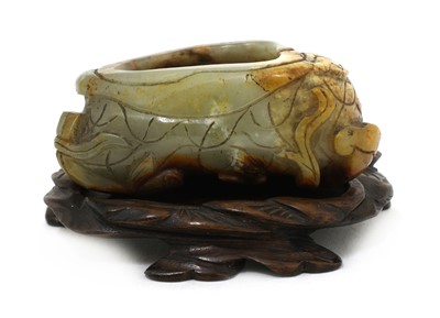 Lot 85 - A Chinese jade brush washer