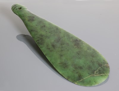 Lot 905 - A Maori mere pounamu hand club