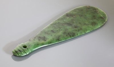 Lot 905 - A Maori mere pounamu hand club