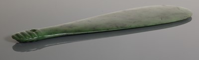 Lot 905 - A Maori mere pounamu hand club
