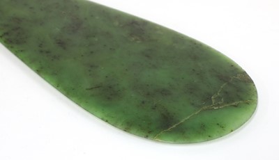 Lot 905 - A Maori mere pounamu hand club