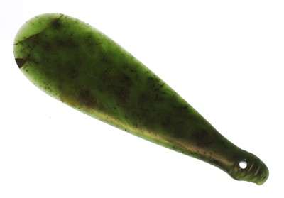 Lot 905 - A Maori mere pounamu hand club