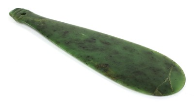Lot 905 - A Maori mere pounamu hand club