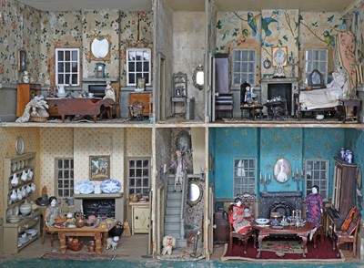 Lot 274 - A fine Regency doll's house