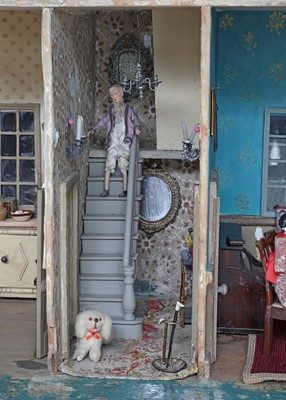 Lot 274 - A fine Regency doll's house