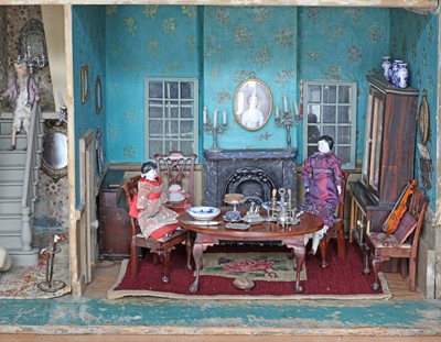 Lot 274 - A fine Regency doll's house