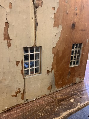 Lot 274 - A fine Regency doll's house