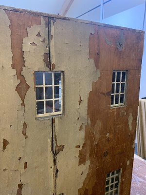Lot 274 - A fine Regency doll's house