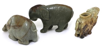 Lot 98 - A collection of three Chinese jade carvings