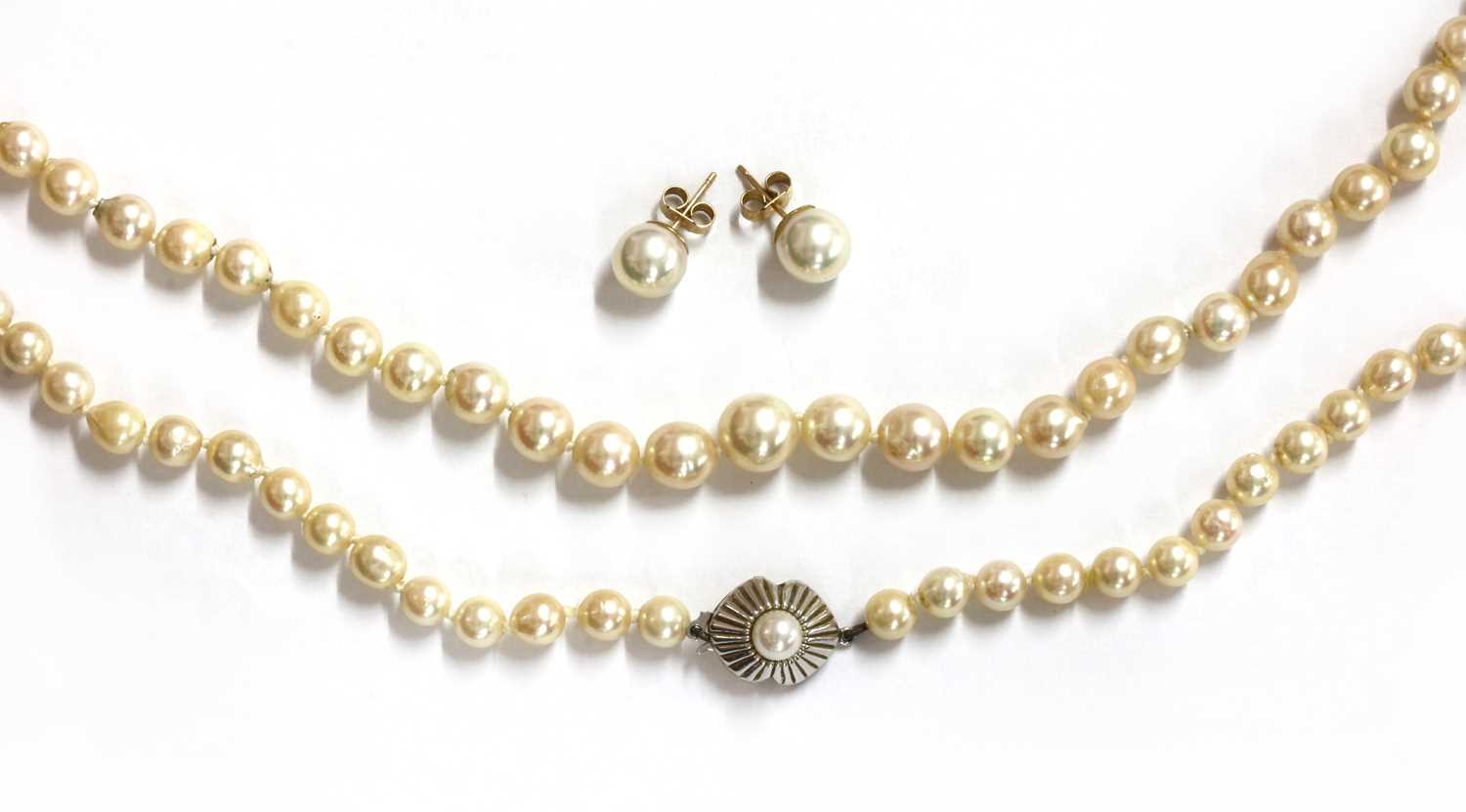 Lot 156 - A pair of gold cultured pearl stud earrings