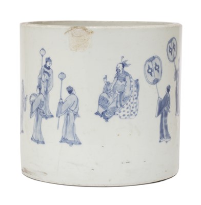 Lot 28 - A Chinese blue and white brush pot