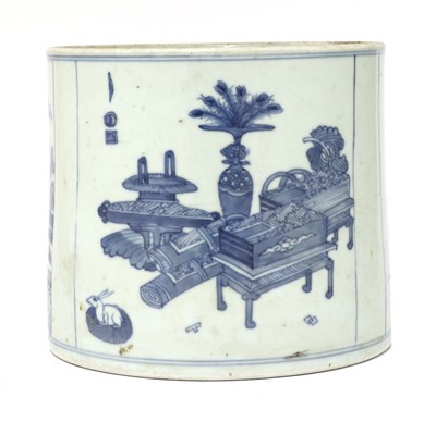 Lot 27 - A Chinese blue and white brush pot