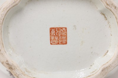 Lot 77 - A Chinese qianjiang vase