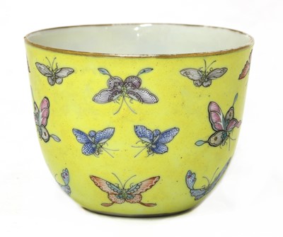 Lot 41 - A Chinese famille rose teacup